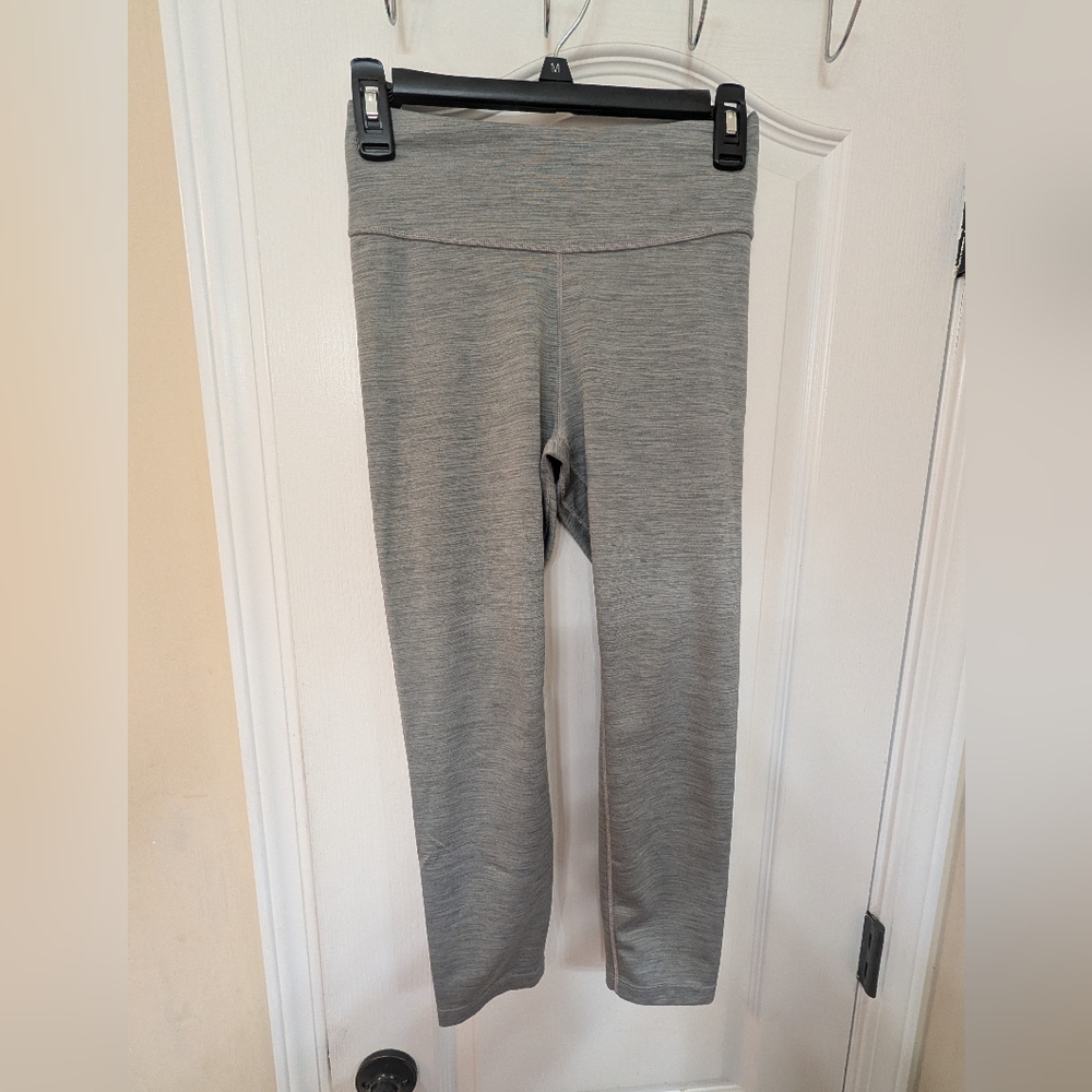 Nike Dri-Fit Women's Cropped Gray Leggings